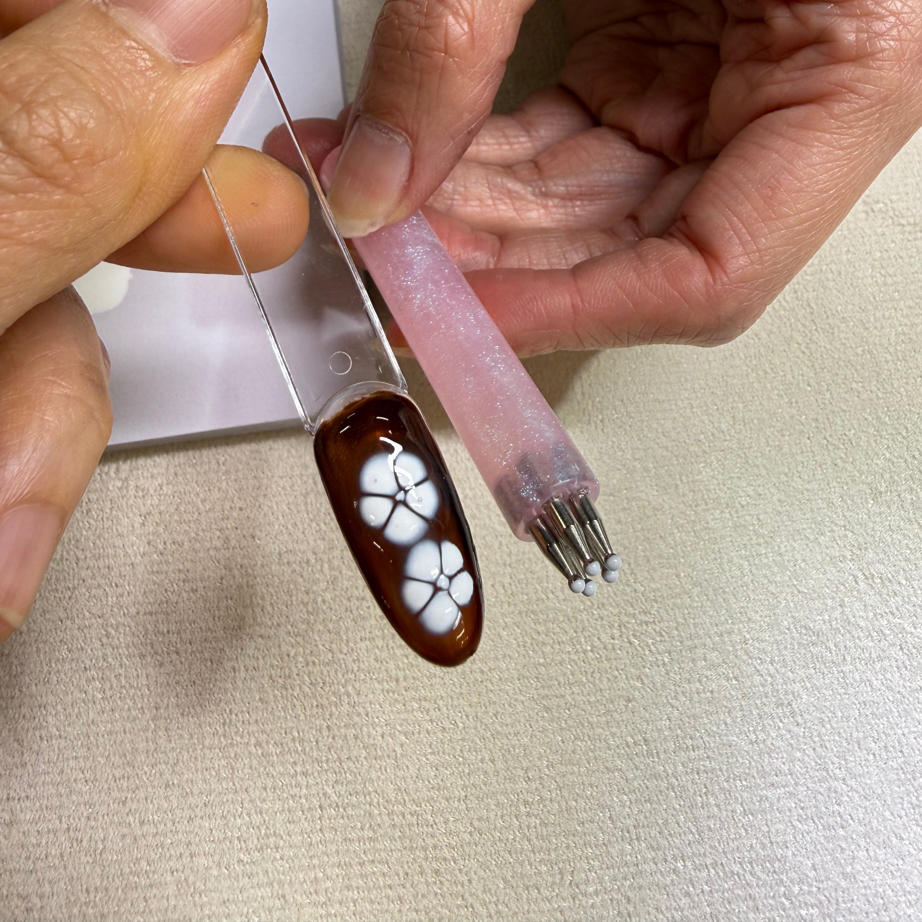 Nail Art Dotting Tool for Spring Daisy Nail Design - Dotting flowers t ...