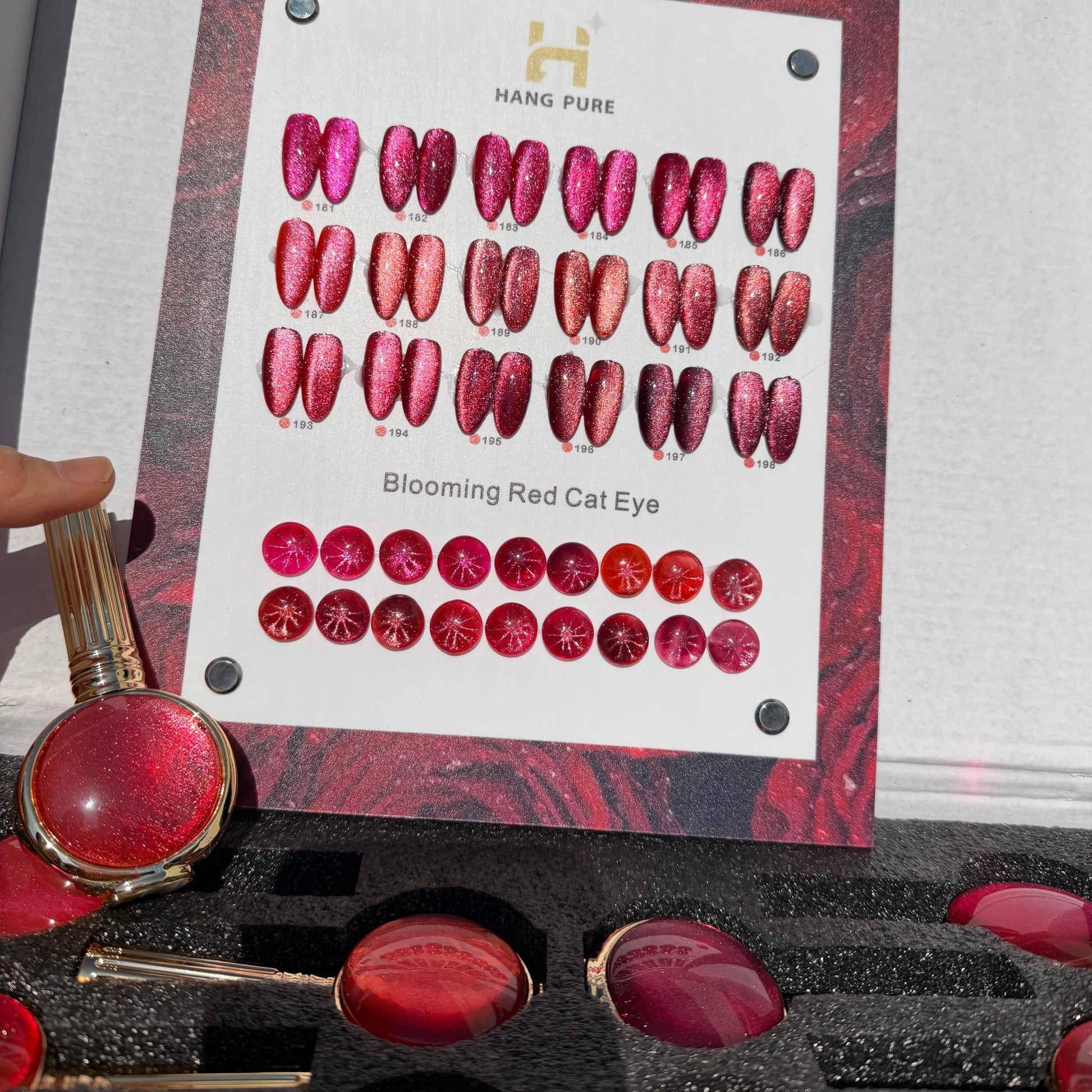 Blooming Red Cat Eye Gel – The Ultimate Holiday Collection