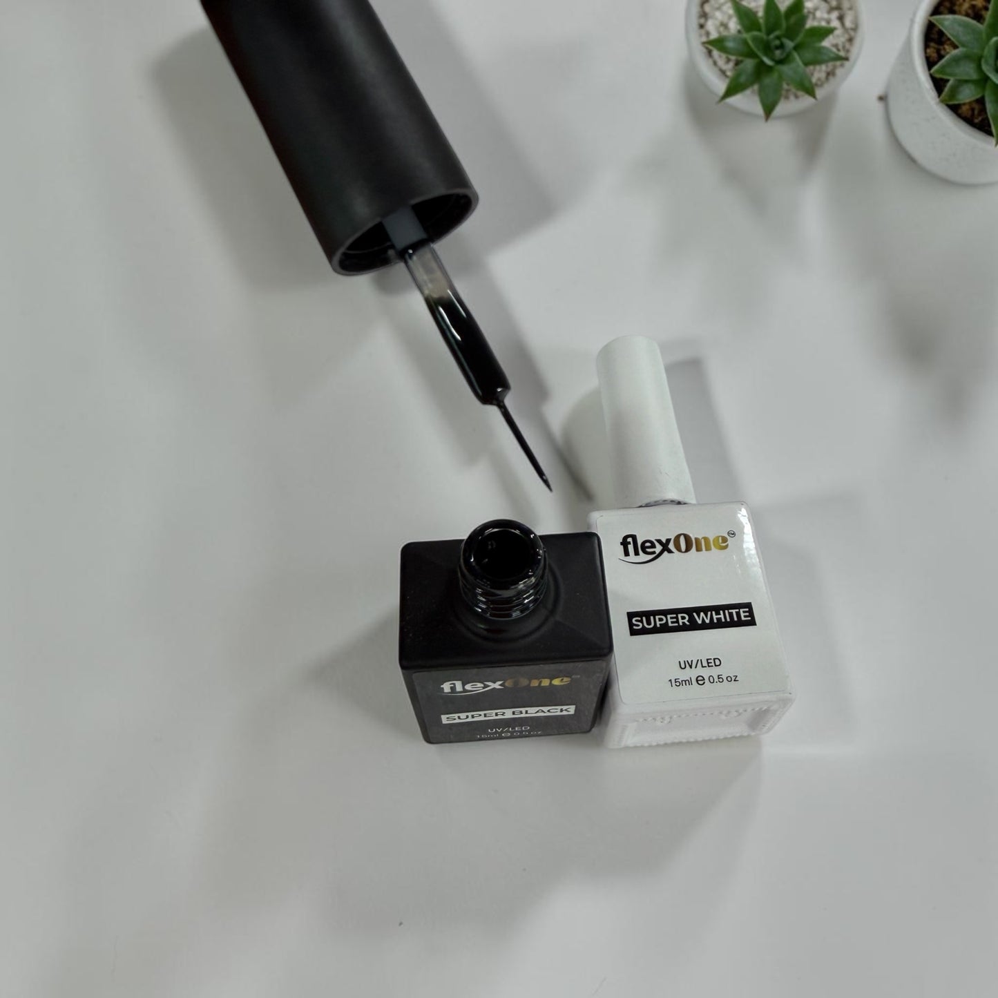 Black/ White Painting Gel 15ml - Short Pointy Brush
