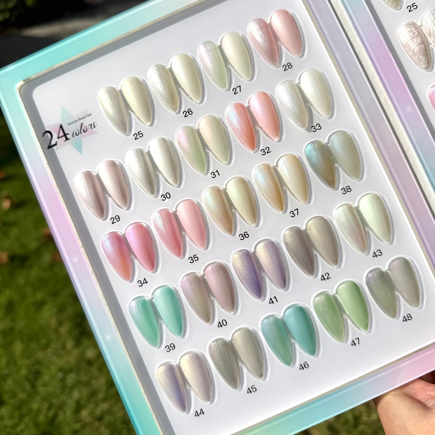 Nail gel shimmer effect – for ombre, chrome, mermaid designs