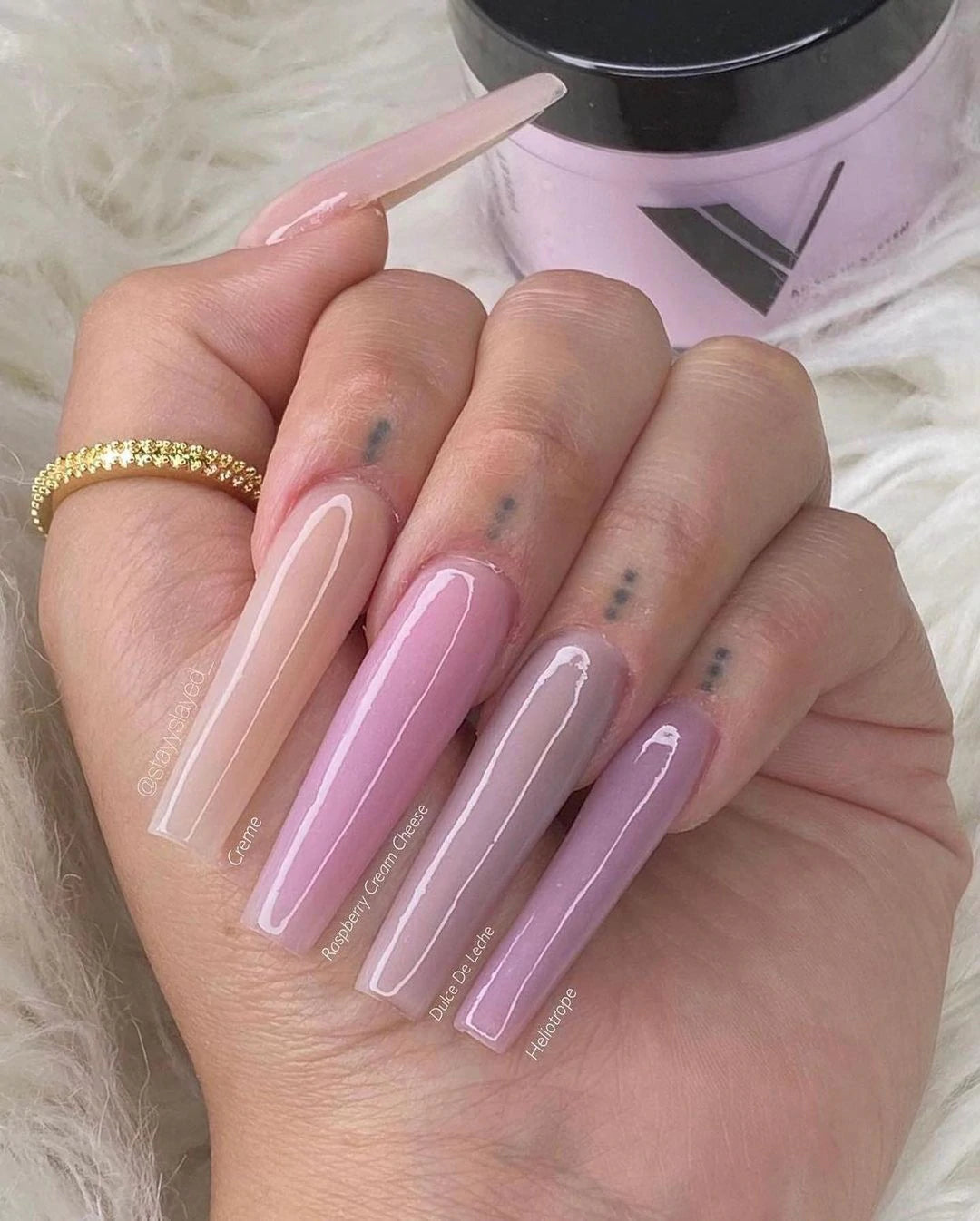 Valentino nail online