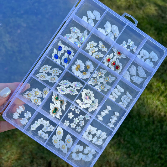 100 pieces White Handmade 3D Acrylic Flower Nails