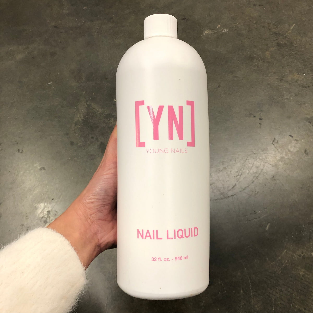 Young Nails Monomer 32 oz. is very popular for most nail technicians. Their Liquid is also one of the best monomer as Low Odor, Mess + MMA Free.